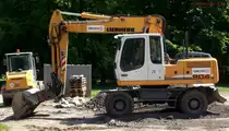 Liebherr A 904C (Bj. 2009) der Fa. Groth, Ecke Grazer u. Linzer Str. in Rostock, 20.5.2012