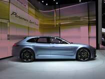 Porsche Panamera Sports Tourer Concept (Seitenansicht). Ausgestellt auf einem rollenden Platform auf der Pariser Automesse (10.11) 2012