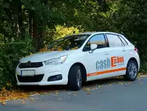 Citroen-C4 eines Pfandleihhauses in herbstlicher Kulisse; 121003