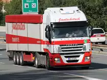 Iveco Stralis mit Schubbodenauflieger der Spedition Jantschitsch ist auf der Brennerautobahn Richtung S�den unterwegs, 28.08.2012