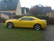Warum zum Geier begegnen mir geile Karren immer dann wenn das Wetter Mist ist und die Kamera streikt? Chevy Camaro am 03.11.2012 im verregneten Chemnitz-Glösa per Handy erlegt.