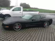 Warum zum Geier begegnen mir geile Karren immer dann wenn das Wetter Mist ist und die Kamera streikt? Chevy Corvette am 03.11.2012 im verregneten Chemnitz-Glösa per Handy erlegt.