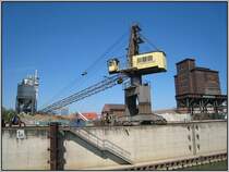 Hafenkran im Duisburger Rheinhafen, aufgenommen am 05.05.2008 w�hrend einer Hafenrundfahrt.