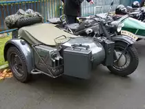 Z�ndapp KS 750. 1940 - 1944. Die KS 750 war eine spezielle Entwicklung f�r die deutsche Wehrmacht. Der 2-Zylinderboxermotor mit 751 cm� leistet 26 PS. F�r die Kraft�bertragung sorgen 4 Vorw�rtsg�nge, ein speziell untersetzter Gel�ndegang und ein R�ckw�rtsgang. Die abgelichtet Maschine ist im Farbton RAL 7021 -Feldgrau- lackiert. Oldtimertreffen Industriemuseum Ennepetal am 04.11.2012.