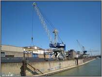 Hafenkran im Duisburger Rheinhafen, aufgenommen am 05.05.2008 w�hrend einer Hafenrundfahrt.