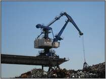 Hafenkran im Duisburger Rheinhafen, aufgenommen am 05.05.2008 w�hrend einer Hafenrundfahrt.