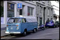 Ein VW-Bus T2, gesehn in Hamburg am 12. Oktober 2012