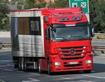 MB Actros MP3 1855 mit Schubbodenauflieger unterwegs auf der Brennerautobahn in Richtung S�den, 28.08.2012
