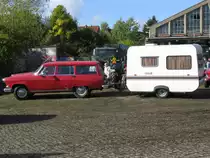 Kombi GAZ M 22  Wolga  mit Wohnanh�nger aus der Bundeshauptstadt Berlin (B) gesehen beim 6. Oldtimertreffen im ex. KIW  Vorw�rts  in Schwerin [07.10.2012]