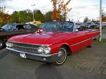 Cabriolet FORD Galaxie Sunliner, Baujahr 1961, aus der Hansestadt Rostock (HRO) fotografiert beim 9. Oldtimertreffen am HEROS-Ostprodukte-Discounter, Rostock/Broderstorf [27.10.2012]