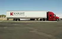 International Prostar mit einen Kofferauflieger in der Wüste von Nevada USA 09 2012