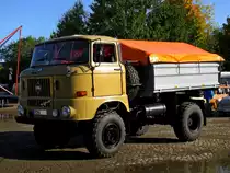 Dreiseitenkipper mit Plane IFA W 50 LA aus dem ehem. Landkreis Parchim (PCH) gesehen beim 6. Oldtimertreffen im ex. KIW  Vorw�rts  in Schwerin [07.10.2012]