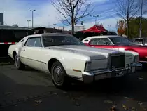 Coup� Lincoln Continental Mark IV aus dem ehem. Landkreis Ostvorpommeren (OVP) fotografiert beim 9. Oldtimertreffen am HEROS-Ostprodukte-Discounter, Rostock/Broderstorf [27.10.2012]