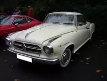 Borgward Isabella Coupe. 1957 - 1961. Hier wurde ein Isabella Coupe ab dem Baujahr 1958 abgelichtet. Dieses ist erkenntlich am kleineren Rhombus im K�hlergrill. F�r technische Beschreibungen siehe auch das von mir eingestellte Foto 75523. Oldtimertreffen Ennepetal am 04.11.2012.