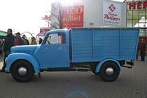 Viehtransporter Framo V 901/2 aus dem ehem. Landkreis Bad Doberan (DBR) fotografiert beim 9. Oldtimertreffen am HEROS-Ostprodukte-Discounter, Rostock/Broderstorf [27.10.2012]