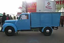 Viehtransporter Framo V 901/2 aus dem ehem. Landkreis Bad Doberan (DBR) fotografiert beim 9. Oldtimertreffen am HEROS-Ostprodukte-Discounter, Rostock/Broderstorf [27.10.2012]