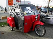 Krankenfahrzeug Duo 4/1,fotografiert beim 9. Oldtimertreffen am HEROS-Ostprodukte-Discounter, Rostock/Bro-derstorf [27.10.2012]