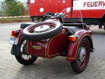 Motorrad MT 10  Dnepr  mit Seitenwagen aus dem ehem. Landkreis Bad Doberan (DBR) fotografiert beim 9. Oldtimertreffen am HEROS-Ostprodukte-Discounter, Rostock/Broderstorf [27.10.2012]