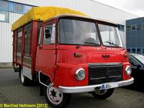 Viehtransporter Robur LD 2002 A eines Reiterhof aus dem Landkreis Rostock (LRO) fotografiert beim 9. Oldtimertreffen am HEROS-Ostprodukte-Discounter, Rostock/Broderstorf [27.10.2012]