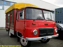 Viehtransporter Robur LD 2002 A eines Reiterhof aus dem Landkreis Rostock (LRO) fotografiert beim 9. Oldtimertreffen am HEROS-Ostprodukte-Discounter, Rostock/Broderstorf [27.10.2012]