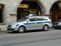 VW Golf Variant der Bundesanstalt fr Gterverkehr steht in der Erfurter Innenstadt, November 2012