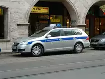 VW Golf Variant der Bundesanstalt f�r G�terverkehr steht in der Erfurter Innenstadt, November 2012
