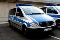 MB Vito als Einsatzfahrzeug der Landespolizei des Freistaates Thringen steht vor der Bundespolizeiinspektion Erfurt im November 2012