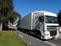 DAF XF95-430 aus Ru�land wartet mit seinem K�hlsattelauflieger auf die Beladung von �sterr. Milchpulver; 121006