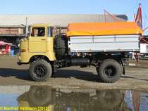 Dreiseitenkipper mit Plane IFA W 50 LA aus dem ehem. Landkreis Parchim (PCH) gesehen beim 6. Oldtimertreffen im ex. KIW  Vorwrts  in Schwerin [07.10.2012]
