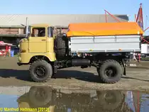 Dreiseitenkipper mit Plane IFA W 50 LA aus dem ehem. Landkreis Parchim (PCH) gesehen beim 6. Oldtimertreffen im ex. KIW  Vorw�rts  in Schwerin [07.10.2012]
