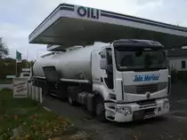 Am 07.November 2012 brachte Dieser Renault Tanklaster neuen Kraftstoff an eine Billigtankstelle nach Bergen/R�gen.