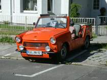 Dieser Trabant dagegen hatte,am 23.Juli 2012,sein Verdeck geffnet als ich ihn in Bergen/Rgen fotografierte.