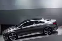 Seitenansicht des Mercedes-Benz CLA, gesehen auf dem Pariser Automesse am 11.10.2012