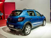 Dacia Sandero (Rckansicht), gesehen auf dem Pariser Automesse am 11.10.2012