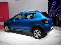 Dacia Sandero (Seitenansicht), gesehen auf dem Pariser Automesse am 11.10.2012