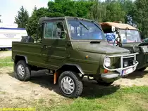 Gel�ndewagen LUAZ-969 aus dem Landkreis Stendal (SDL) fotografiert beim 13. Perleberger Oldtimer- und Milit�rfahrzeugtreffen, Flugplatz Perleberg [10.07.2011]