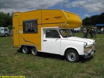 Reisemobil Karmann/Trabant Luxus aus dem Landkreis Uckermark (UM) fotografiert beim Oldtimertreffen in Gnoien [25.06.2011]