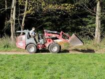 WEIDEMANN 1355-rx45 SK-A; 45PS; flitzt ber einen Wald-Wiesenweg; 121104