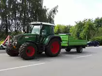 FENDT-390VARIO zieht einen einfachen Einachsh�nger hinter sich her; 120621