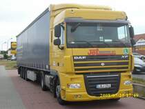 Der Fahrer dieses ungarischen DAF-LKWs nutzte die Gelegenheit um noch Vorr�te f�r seine Fahrt nach Finnland zubesorgen und ich hab die Gelegenheit genutzt und hab seinen LKW fotografiert.