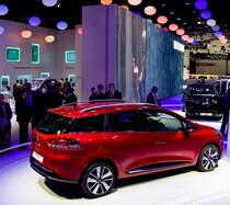 Seitenansicht des Renault Clio Grandtour (Gesehen: Pariser Automesse, am 11.10.2012)