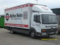 Dieser Mercedes-LKW stand am 25.06.2008 (auf dem Bild ist das Datum verkehrt) in Bergen/R�gen