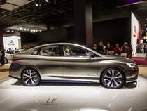 Hier ist ein Infiniti LE Concept, fotografiert auf dem Pariser Automesse am 11.10.2012. Infiniti ist die Luxusmarke von Nissan.