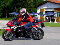 YAMAHA R6; rast seinem Ziel entgegen; 120805