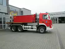 	
Der neue Wechselladerfahrzeug (WLF) der Freiwilligen Feuerwehr Viersen, stationiert an der Hauptwache.

Standardm��ig ist der Abrollbeh�lter AB-Wasser/Schaum aufgesattelt.

Fahrgestell: Volvo FMX
Aufbau Wechselladereinrichtung: Michels Fahrzeugbau 
Feuerwehrtechnischer Ausbau: Baumeister & Trabant

Abrollbeh�lter:

Hersteller: Laudon

Wassertank 9000 l
Schaummittel 500 l
Tragkraftspritze TS 8/8
2 Schnellangriffseinrichtungen 50 m
2 fest eingebaute Zumischer Z4 R
Monitorschaumrohr. Der WLF ist am 20.10.2012 bei einen Foto Termin in Viersen von mir Aufgenommen worden
