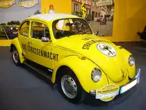 VW Typ 1 1300 des Jahrganges 1973. Hier wurde ein Stra�enwachtk�fer des ADAC wieder neu aufgebaut. Der luftgek�hlte 4-Zylinderviertaktboxermotor im Heck des K�fers leistet 44 PS aus 1.285 cm� Hubraum. Essen Motorshow am 06.12.2012.