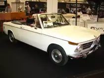 BMW 1600-2 Cabriolet. 1967 - 1971. Dieses 2/2 Sitzer-Cabriolet wurde in den Karosseriewerken Baur/Stuttgart montiert. F�r ein solches Schmuckst�ck mu�te man in der Grundversion DM 11.980,00  berappen . Der 4-Zylinderreihenmotor mit 1.573 cm� Hubraum leistet 85 PS. Essen Motorshow am 06.12.2012.