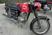 MZ ETS 125, Baujahr 1973, 1-Zyl.2-Takt-Motor mit 125ccm und 10PS, Vmax.105Km/h, Technik-Museum Merseburg, Mai 2012