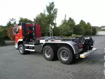 Der neue Wechselladerfahrzeug (WLF) der Freiwilligen Feuerwehr Viersen, stationiert an der Hauptwache. Standardm��ig ist der Abrollbeh�lter AB-Wasser/Schaum aufgesattelt. Fahrgestell: Volvo FMX Aufbau Wechselladereinrichtung: Michels Fahrzeugbau Feuerwehrtechnischer Ausbau: Baumeister & Trabant Abrollbeh�lter: Hersteller: Laudon Wassertank 9000 l Schaummittel 500 l Tragkraftspritze TS 8/8 2 Schnellangriffseinrichtungen 50 m 2 fest eingebaute Zumischer Z4 R Monitorschaumrohr. Der WLF ist am 20.10.2012 bei einen Foto Termin in Viersen von mir Aufgenommen worden