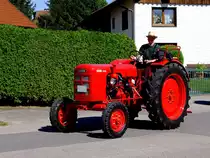 FAHR D270H, 32PS; 2660cm�; tuckert mit einer H�chstgeschwindigkeit von 20km/h zru Oldtimerveranstaltung in M�nsteuer; 120812